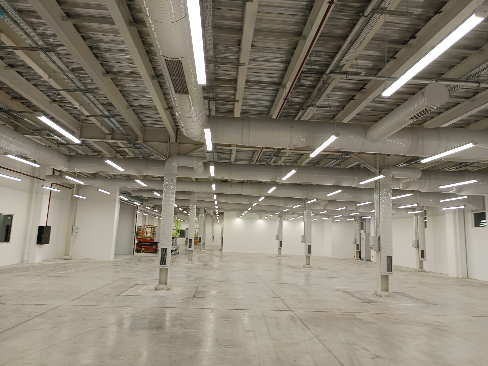 Sefa Grup Enerji - Fabrika aydınlatma ve kablo kanalı montajı